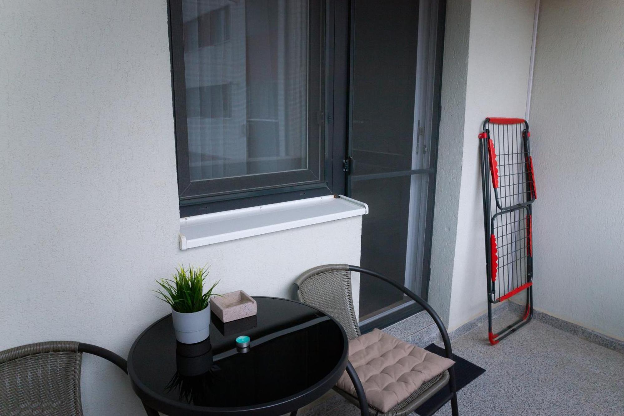 Elysian Urbanscape Brown, 2 Rooms, Near Bucharest Chiajna 外观 照片